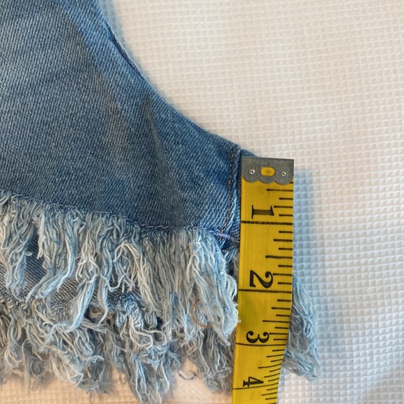 Celebrity Pink Mid Rise The Sugar Distressed Jeans Shorts Size 9 / 29 - Picture 9 of 10